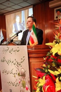 از بانکداری مجازی، برای پیشبرد اهداف نظام بانکی بهره می گیریم