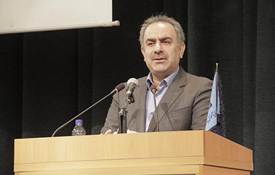  بانک ها با ارایه خدمات نوین و ارزان رضایت بیشتر مردم  را  جلب کنند