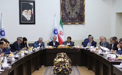 دیدار رئیس کل بانک مرکزی با فعالان اقتصادی استان آذربایجان شرقی